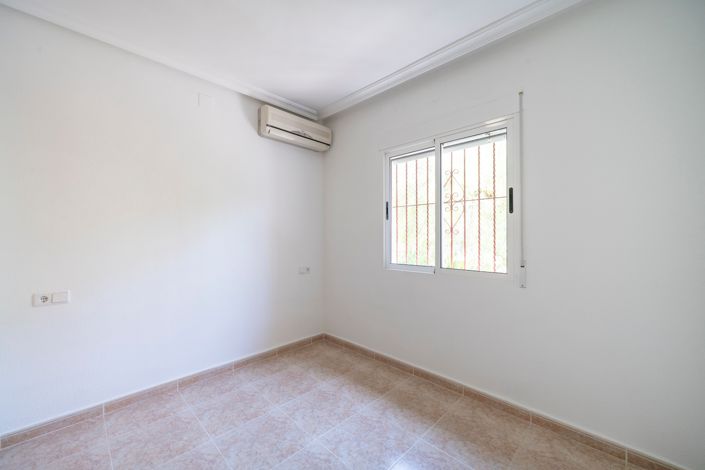 Image No.18-3 Bed Villa for sale