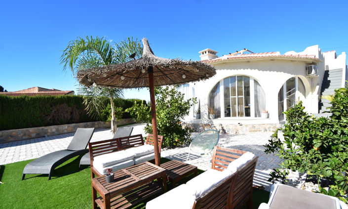 Image No.2-4 Bed Villa for sale