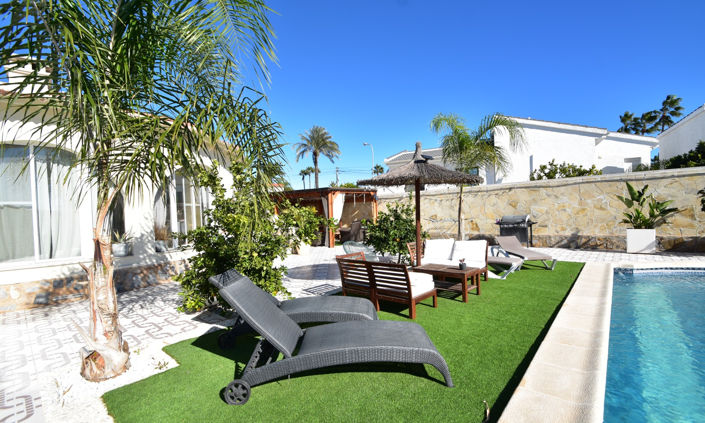 Image No.3-4 Bed Villa for sale