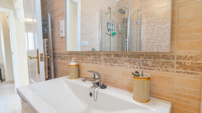 Image No.44-5 Bed Villa for sale