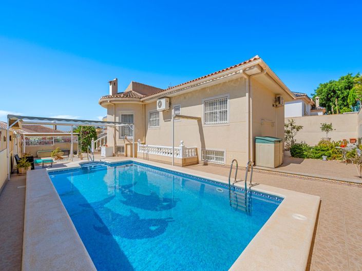 Image No.1-5 Bed Villa for sale