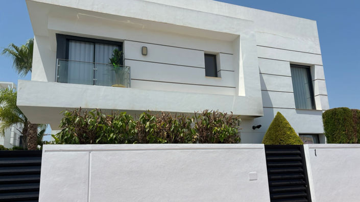 Image No.1-4 Bed Villa for sale
