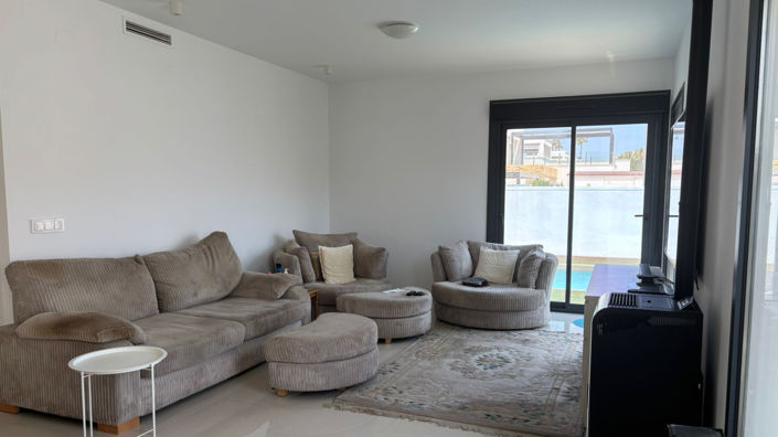 Image No.4-4 Bed Villa for sale