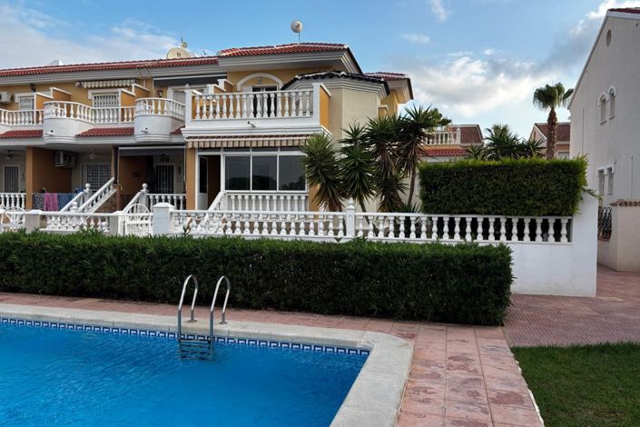 Image No.1-4 Bed Property for sale