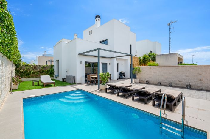 Image No.1-3 Bed Villa for sale