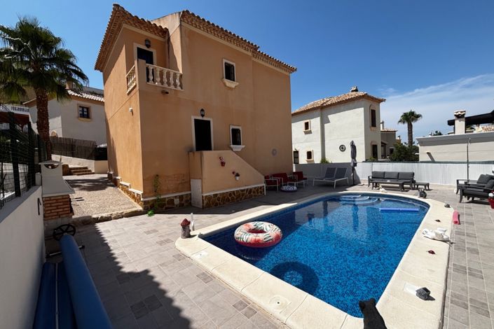 Image No.1-3 Bed Villa for sale