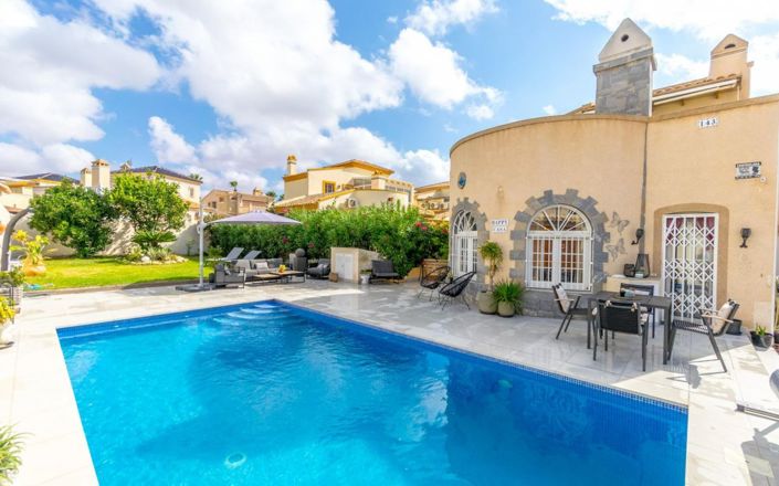 Image No.1-3 Bed Villa for sale