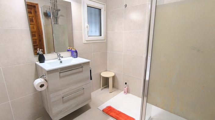 Image No.13-3 Bed Property for sale