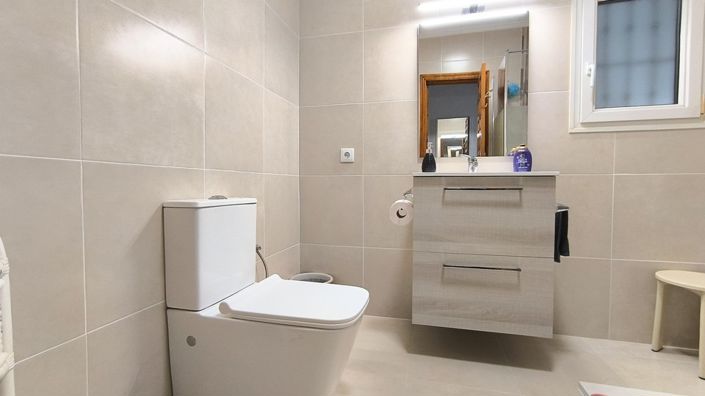 Image No.14-3 Bed Property for sale