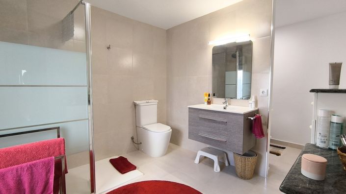 Image No.19-3 Bed Property for sale