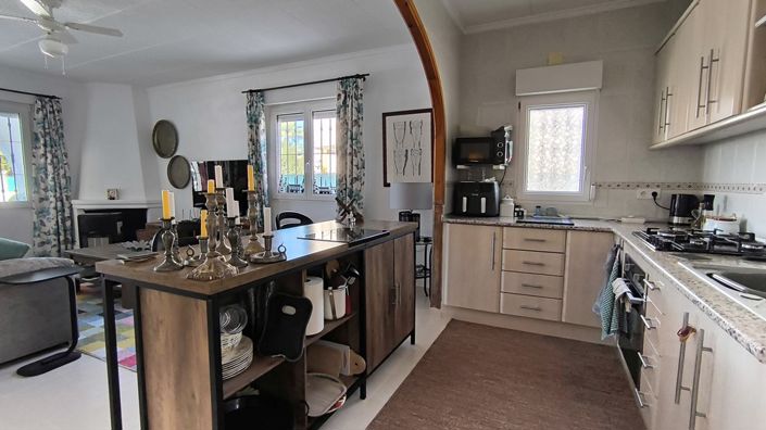 Image No.8-3 Bed Property for sale