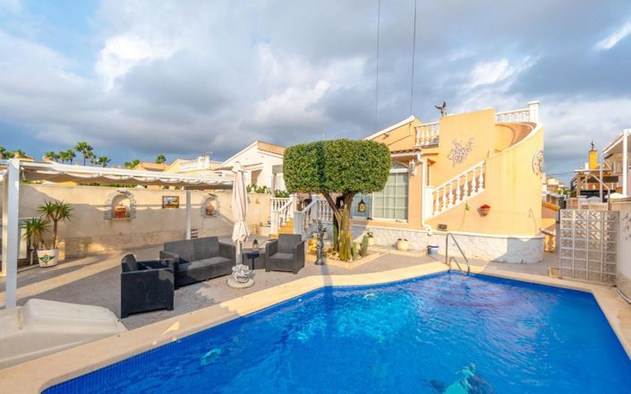 Image No.1-3 Bed Villa for sale