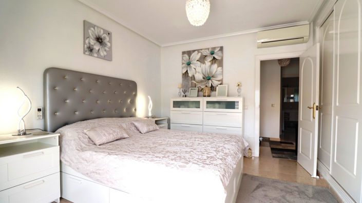 Image No.13-3 Bed Townhouse for sale