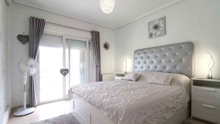 Image No.14-3 Bed Townhouse for sale