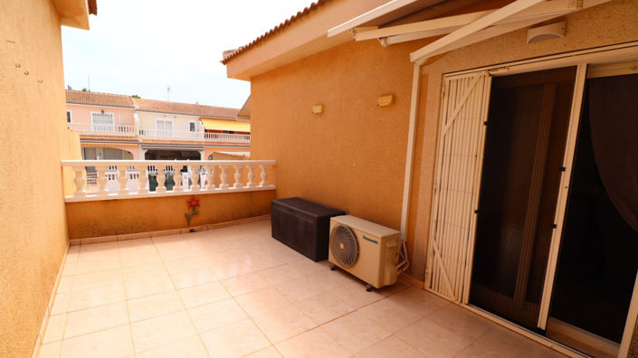 Image No.16-3 Bed Townhouse for sale