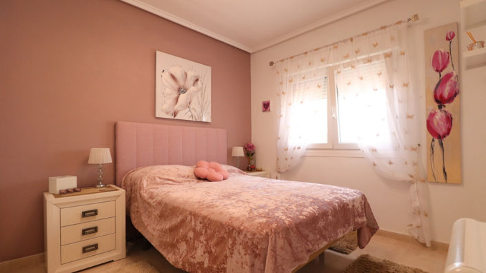 Image No.18-3 Bed Townhouse for sale