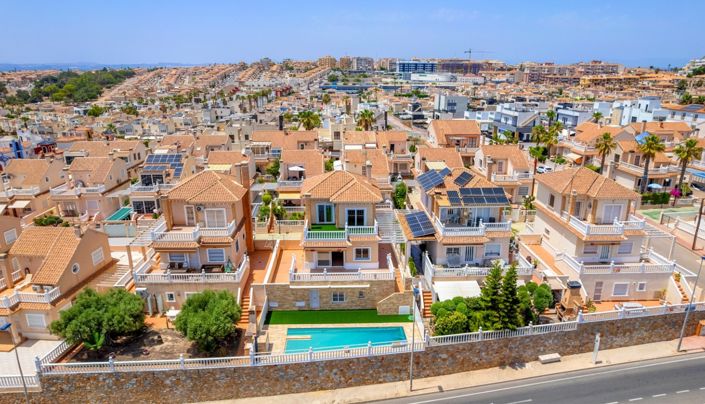 Image No.3-4 Bed Villa for sale