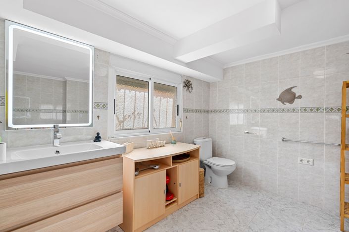 Image No.19-5 Bed Villa for sale