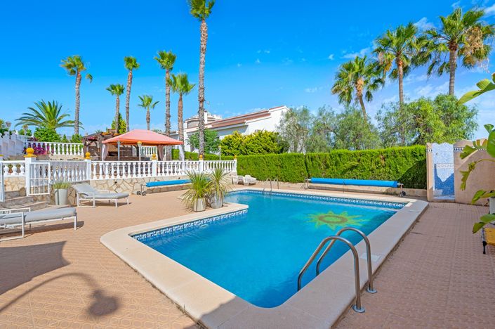 Image No.2-5 Bed Villa for sale