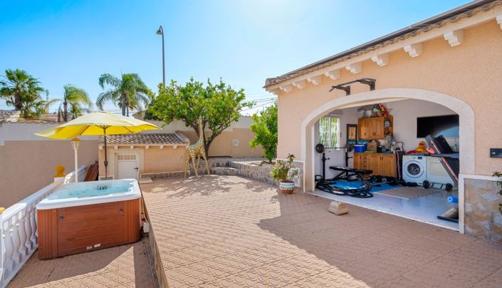 Image No.51-5 Bed Villa for sale