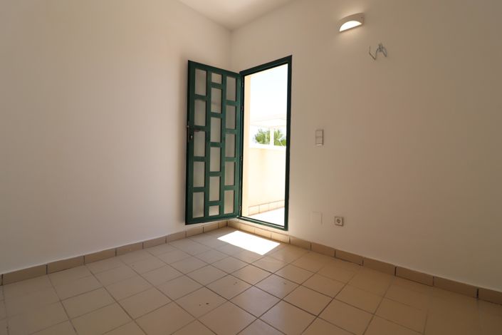 Image No.25-2 Bed Apartment for sale