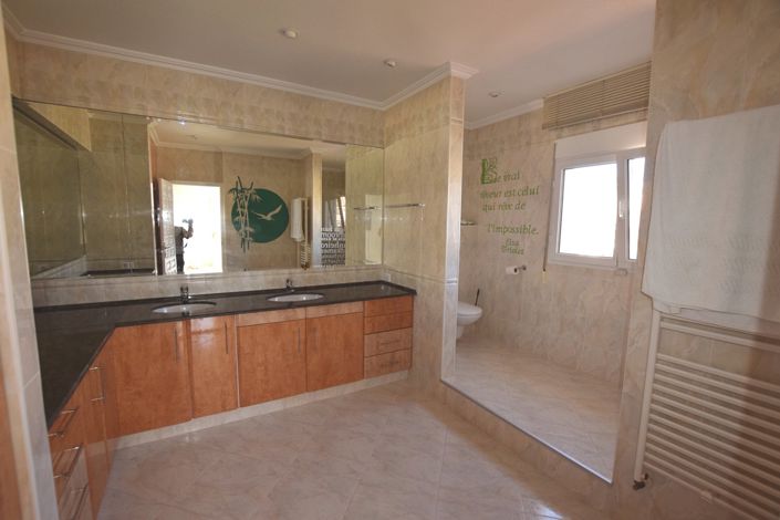 Image No.18-4 Bed Villa for sale