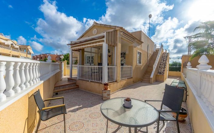 Image No.1-Villa de 2 chambres à vendre à Torrevieja
