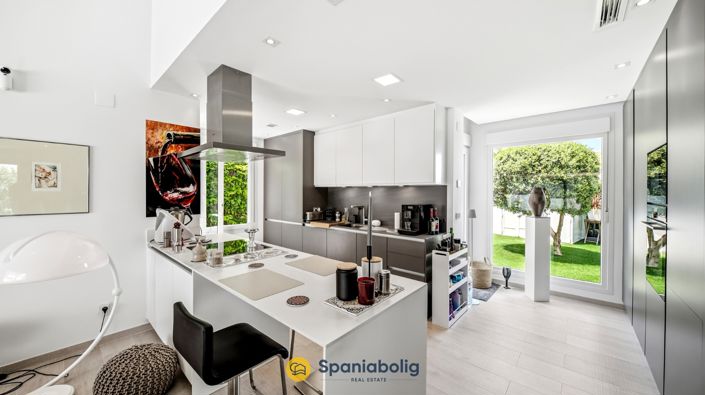 Image No.10-3 Bed Villa for sale