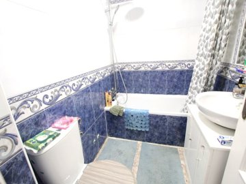 49112_wonderful_2_bed_ground_floor_apartment_with_great_outdoor_space_190825115247_img_5765
