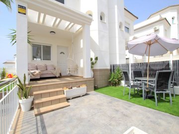 49115_stylish_3_bed_3_bath_semi_detached_villa_with_pool_views_250825141905_img_5910