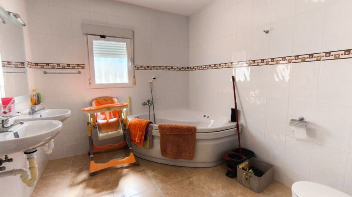 Image No.44-7 Bed Villa for sale