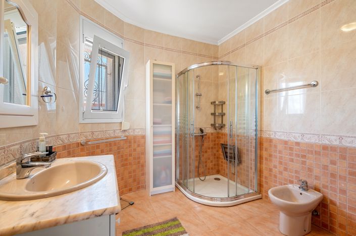 Image No.18-3 Bed Villa for sale