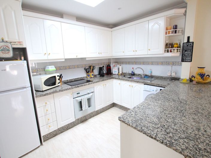 Image No.8-3 Bed Property for sale