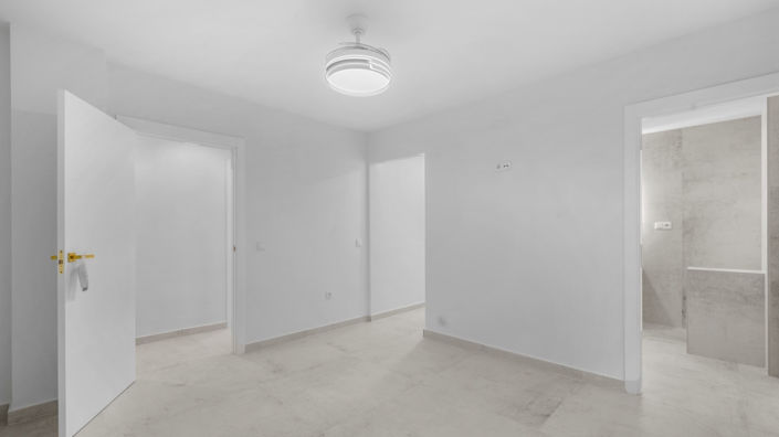 Image No.20-3 Bed Apartment for sale