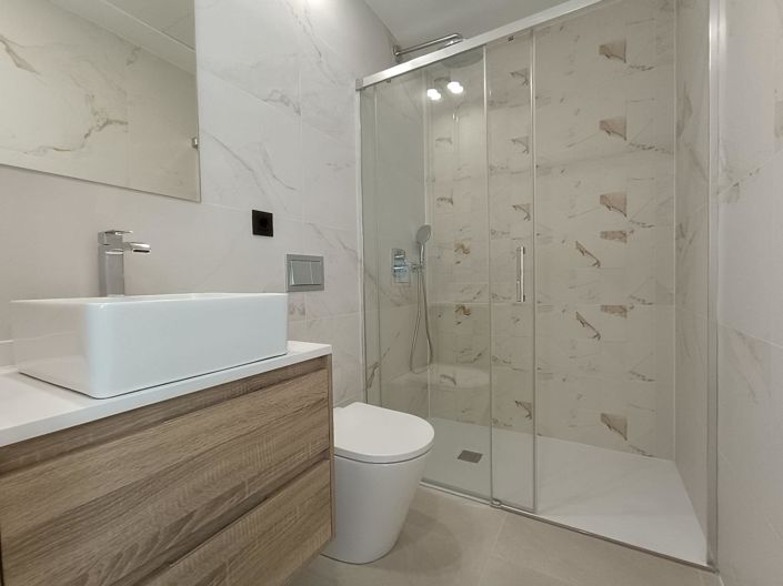 Image No.12-3 Bed Property for sale