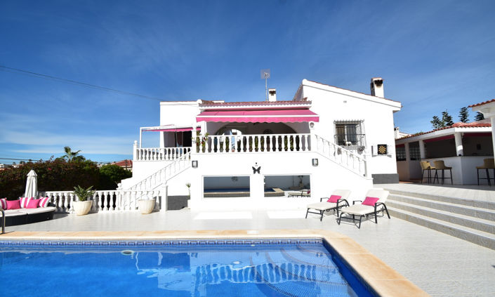 Image No.2-4 Bed Villa for sale