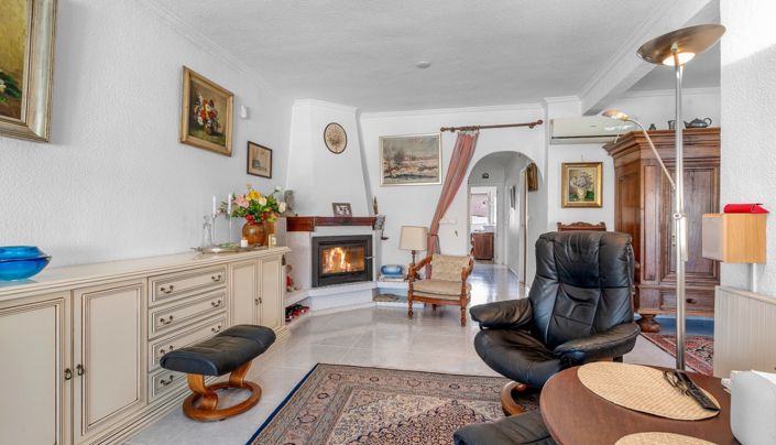 Image No.10-4 Bed Property for sale