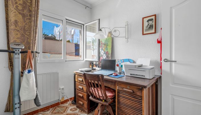 Image No.20-4 Bed Property for sale