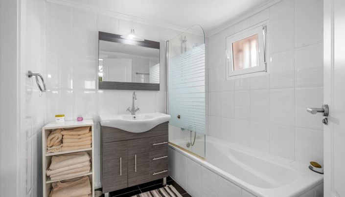 Image No.24-4 Bed Property for sale