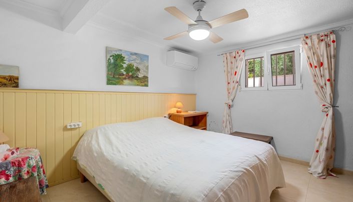 Image No.25-4 Bed Property for sale