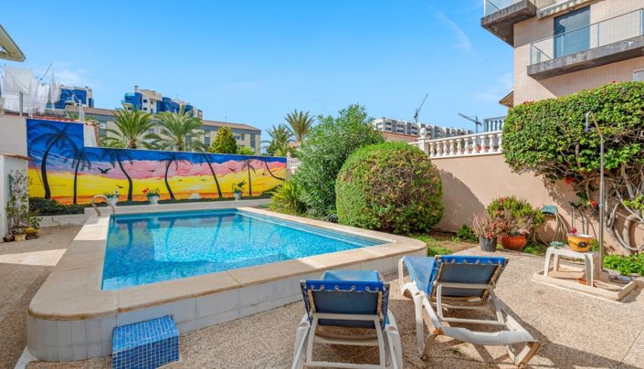 Image No.30-4 Bed Property for sale