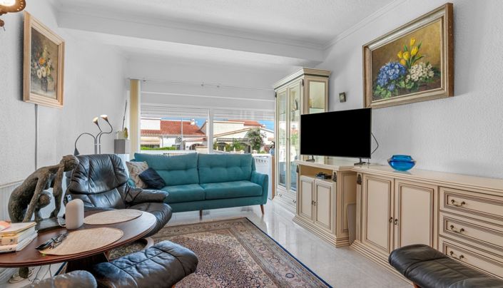 Image No.7-4 Bed Property for sale