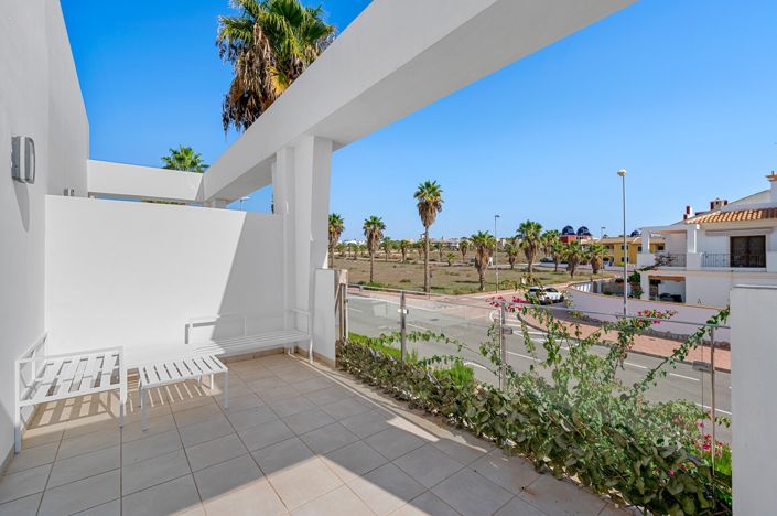 Image No.19-3 Bed Property for sale