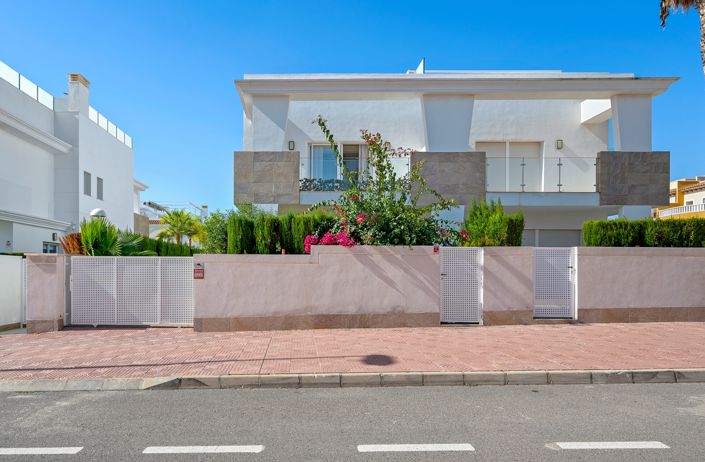 Image No.38-3 Bed Property for sale