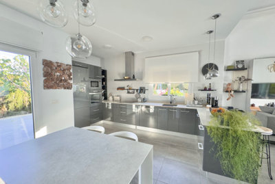 o_1j8as52vkntc1b6orud55o105b33