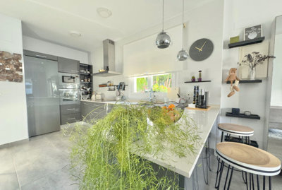 o_1j8as52vk162db2l1t0ss168cj31