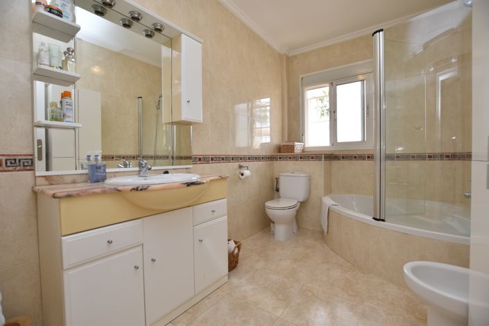 Image No.21-2 Bed Townhouse for sale