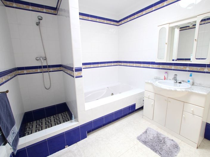 Image No.28-5 Bed Villa for sale