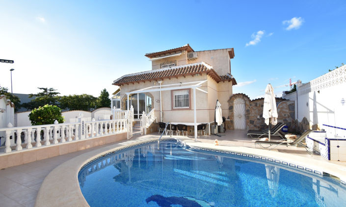 Image No.1-4 Bed Villa for sale