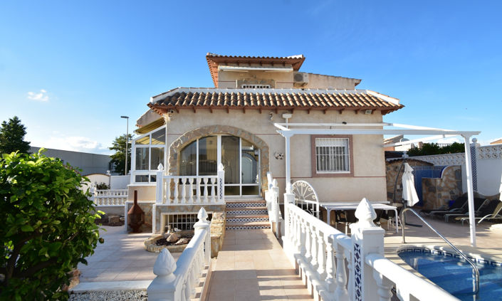 Image No.2-4 Bed Villa for sale